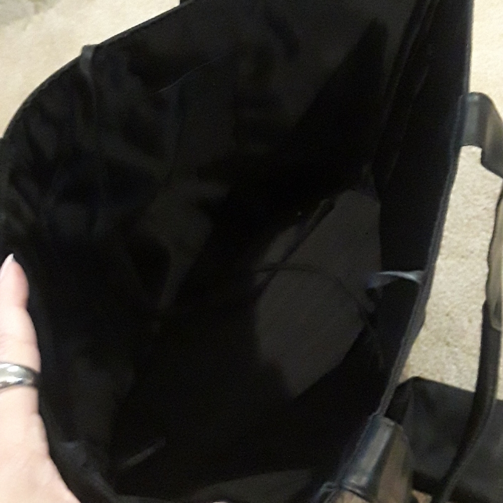 NWOT Calvin Klein Tote/Wristlet Set - Picture 3 of 8